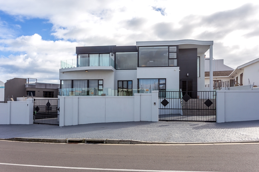 5 Bedroom Property for Sale in Bloubergstrand Western Cape